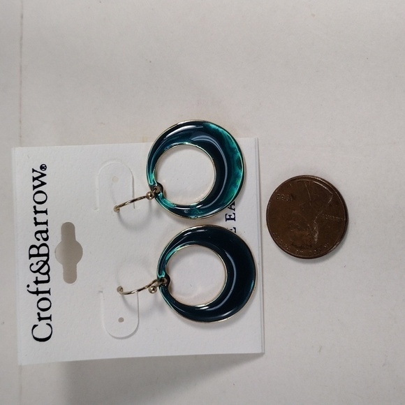 Croft & Barrow Women's Polished Gold tone & Green Hoop Design Stud Earrings - Picture 7 of 8